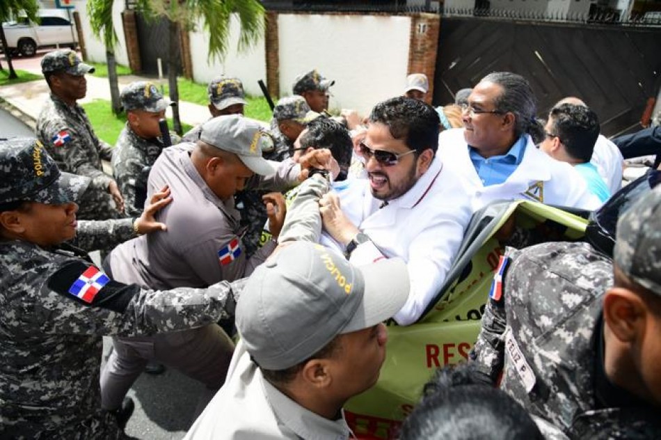 Policías frente al Palacio Nacional: Dos atropellos a manifestantes en 13 días