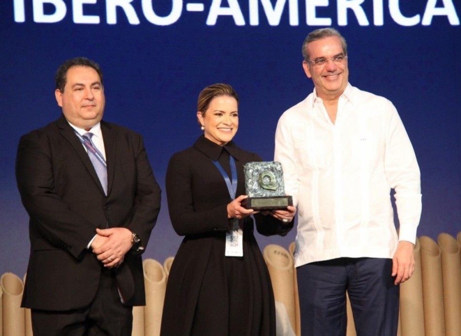 Abinader entrega el Premio Iberoamericano de la Calidad a tres instituciones públicas