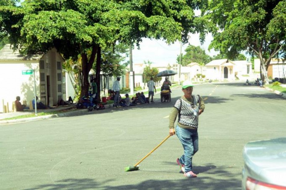 Preparan camposantos para recibir Día de Fieles Difuntos