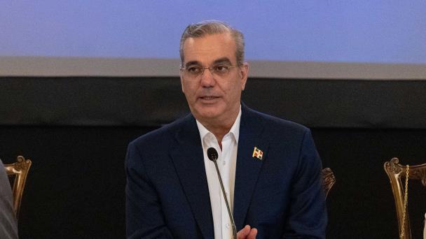 Luis Abinader felicita a Zoe Salda&ntilde;a por su triunfo en los Globos de Oro