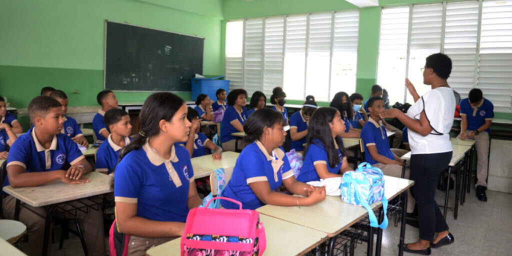 Estudiantes deben volver a las escuelas el pr&oacute;ximo martes