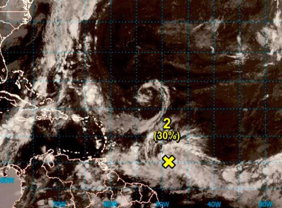 Pronostican aguaceros para los primeros tres d&iacute;as de la semana; Onamet vigila dos ondas tropicales