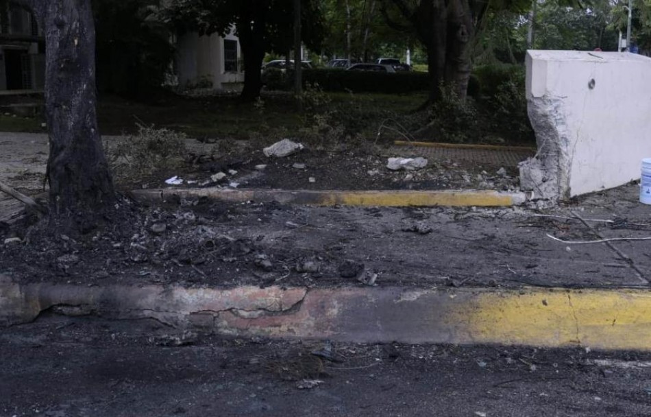 Así quedó el lugar donde chocó el nieto de Gómez Díaz en la avenida Anacaona