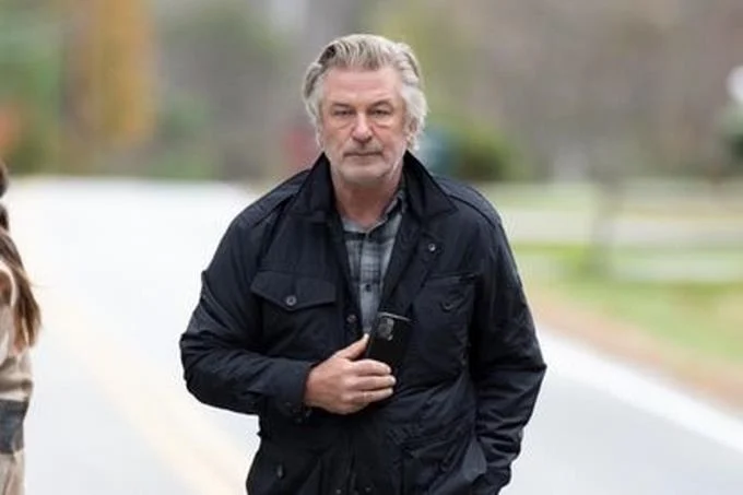 La Fiscal&iacute;a de Nuevo M&eacute;xico planea llevar a Alec Baldwin a juicio por la muerte de la directora de fotograf&iacute;a