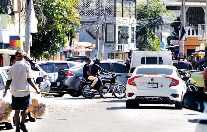 Reclaman m&aacute;s vigilancia y seguridad en sector Los Mina