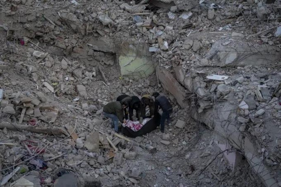 Rescatan a 3 personas en Turqu&iacute;a 9 d&iacute;as despu&eacute;s de terremoto