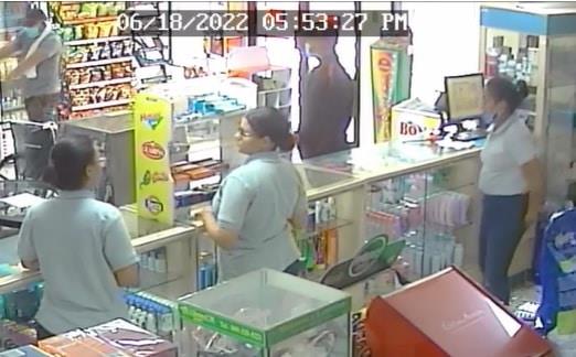 Video capta asalto a mano armada a una farmacia en Barahona