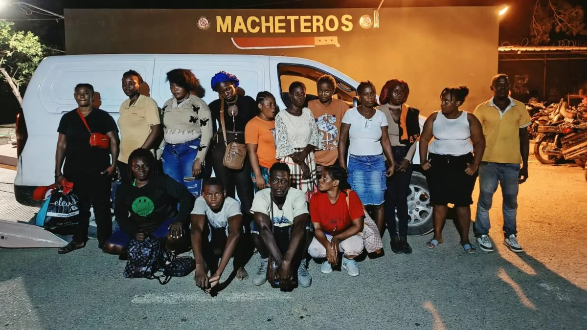 Interceptan dos veh&iacute;culos utilizados para transportar migrantes irregulares en Valverde