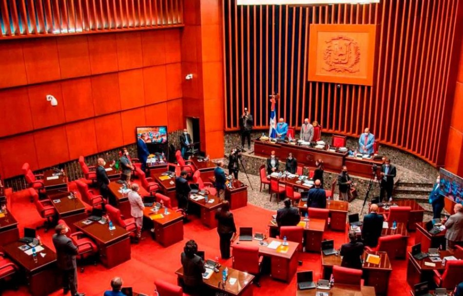Senado remite a comisión proyecto y adenda reestructuraría presupuesto 2022