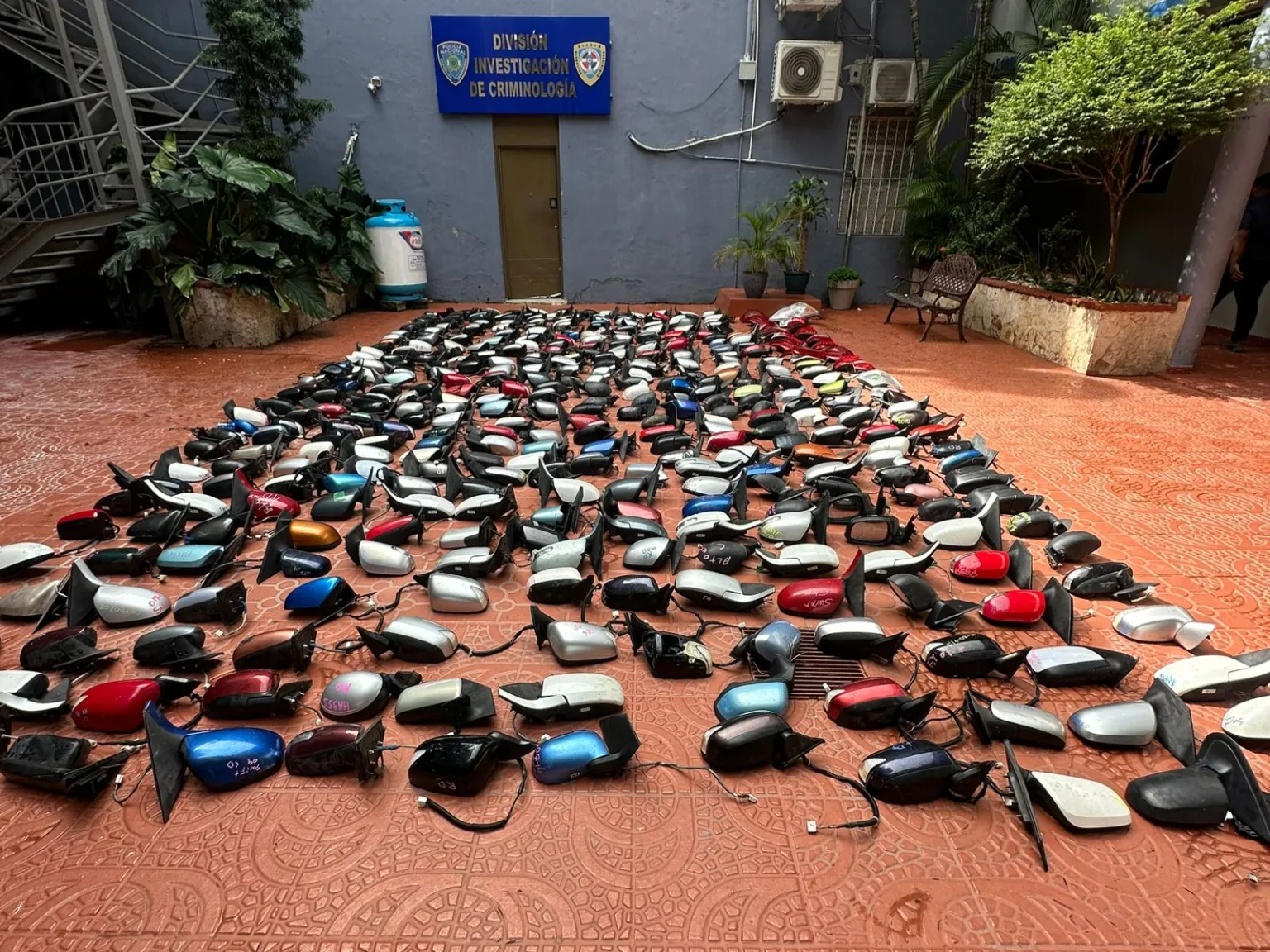 Apresan a joven y ocupa cami&oacute;n con accesorios de veh&iacute;culos robados