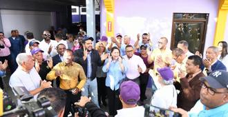Decenas de simpatizantes estuvieron reunidos en la casa del Partido de la Liberaci&oacute;n Dominicana 
