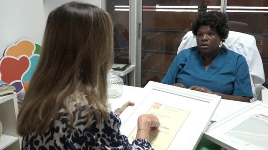 Emiten orden de arresto contra Elizabeth Silverio, acusada de ejercer medicina sin exequ&aacute;tur
