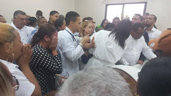 En Dajab&oacute;n claman justicia y endurecimiento de las penas en velatorio Dabel Zapata