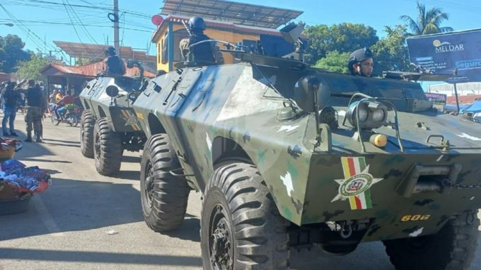 Tanquetas y despliegue militar en Dajab&oacute;n vigilan el desarrollo del mercado binacional