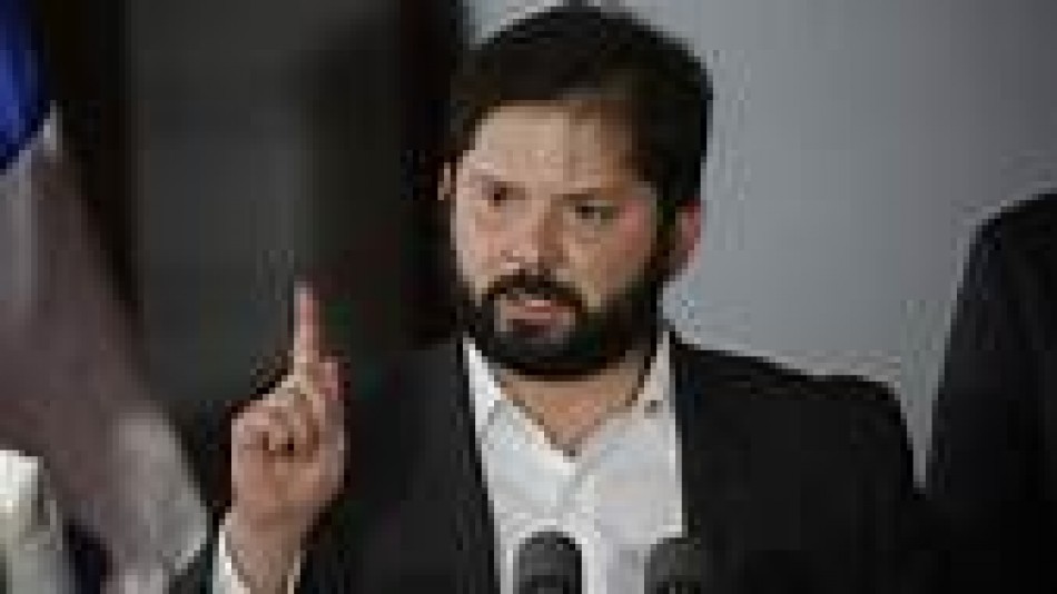 Boric presentar&aacute; acciones legales contra hombre que le lanz&oacute; una piedra