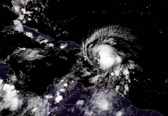 Tormenta Fiona est&aacute; cerca de Puerto Rico y de convertirse en hurac&aacute;n
