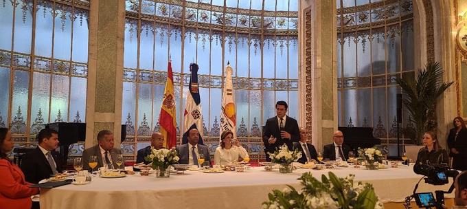 Turismo pacta con las principales l&iacute;neas a&eacute;reas una mayor conectividad para RD