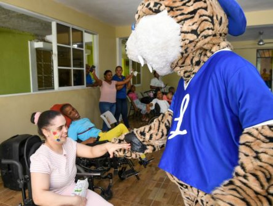 Licey realiza Ma&ntilde;ana Campeones en la Fundaci&oacute;n Casa de Luz