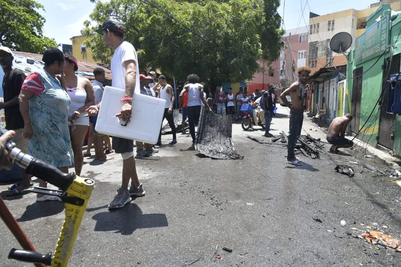 Sofocan incendio afect&oacute; a m&aacute;s de cinco viviendas en Villa Francisca