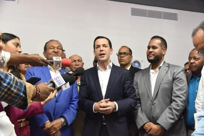 Hugo Beras anuncia m&aacute;s de 16 nuevos corredores de autobuses