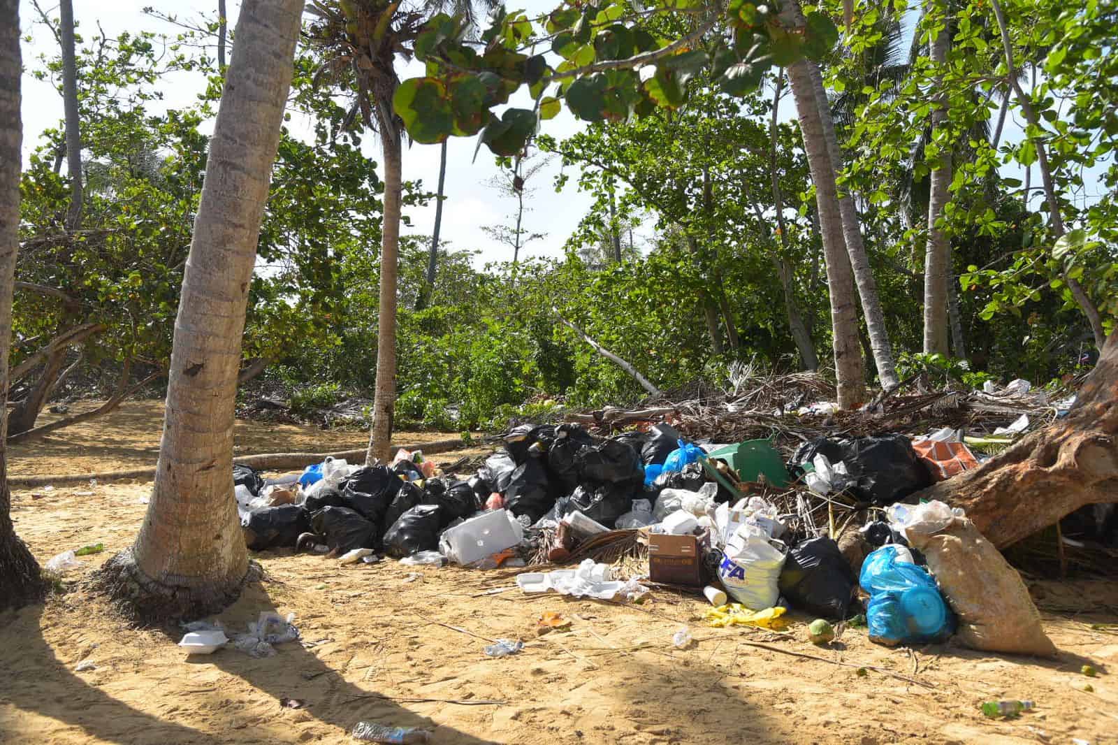 Basura, ruido y pocas ventas en Semana Santa en Las Terrenas
