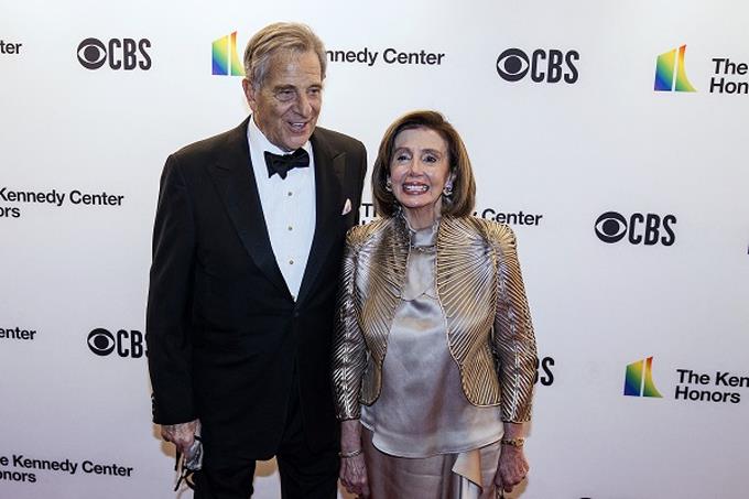 Un hombre detenido tras entrar en casa de Nancy Pelosi y atacar a su marido Paul