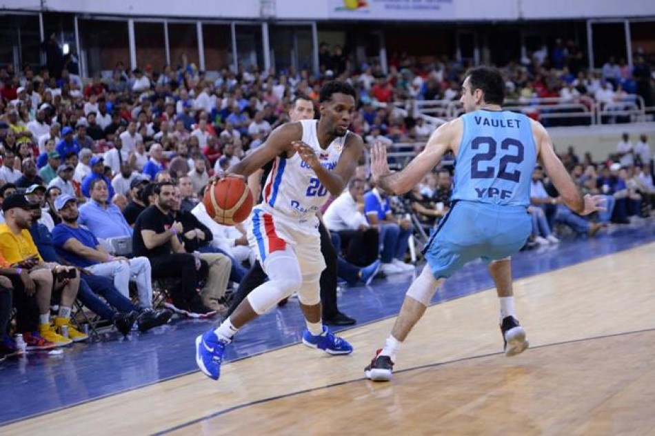 Un triunfo contundente para la selecci&oacute;n nacional de baloncesto