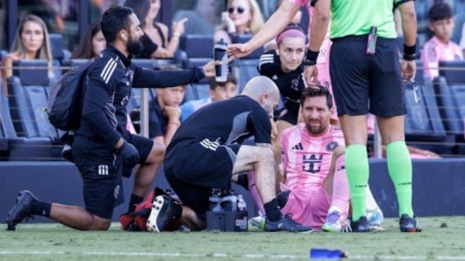 Messi sufre una &laquo;lesi&oacute;n muscular menor&raquo; en la pierna derecha