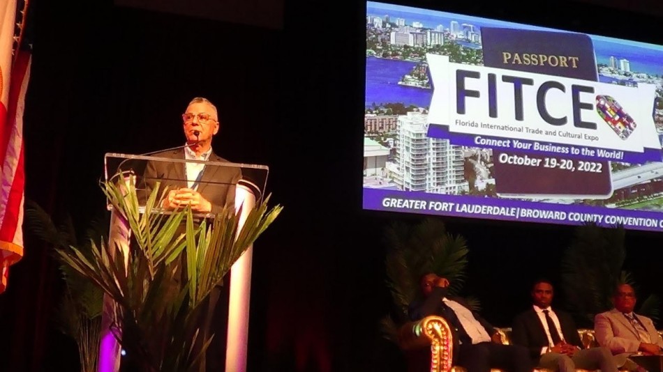 Alcalde Manuel Jim&eacute;nez muestra en Feria de Miami potencial de inversi&oacute;n en SDE