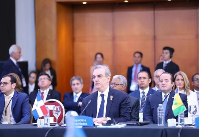 Abinader vuelve a advertir riesgos por crisis en Hait&iacute;