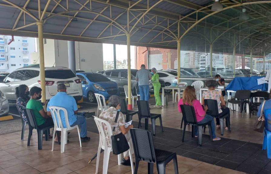 Casos activos de COVID-19 se mantienen por encima de los cuatro mil