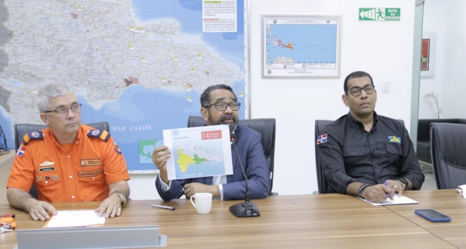 Defensa Civil activa medidas preventivas ante posible paso de disturbio tropical