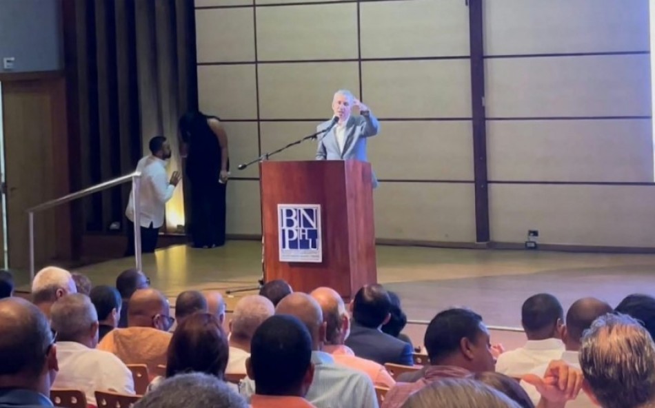 Manuel Jim&eacute;nez puso en circulaci&oacute;n su libro "lo que no se dijo" en la biblioteca nacional