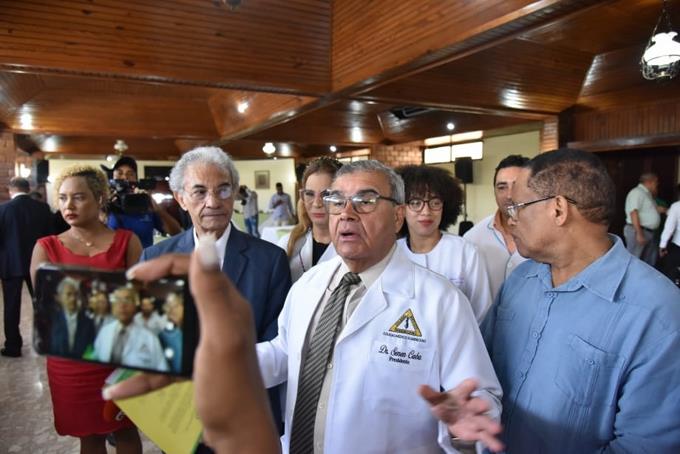El gobierno pide di&aacute;logo y m&eacute;dicos van a marchar hoy