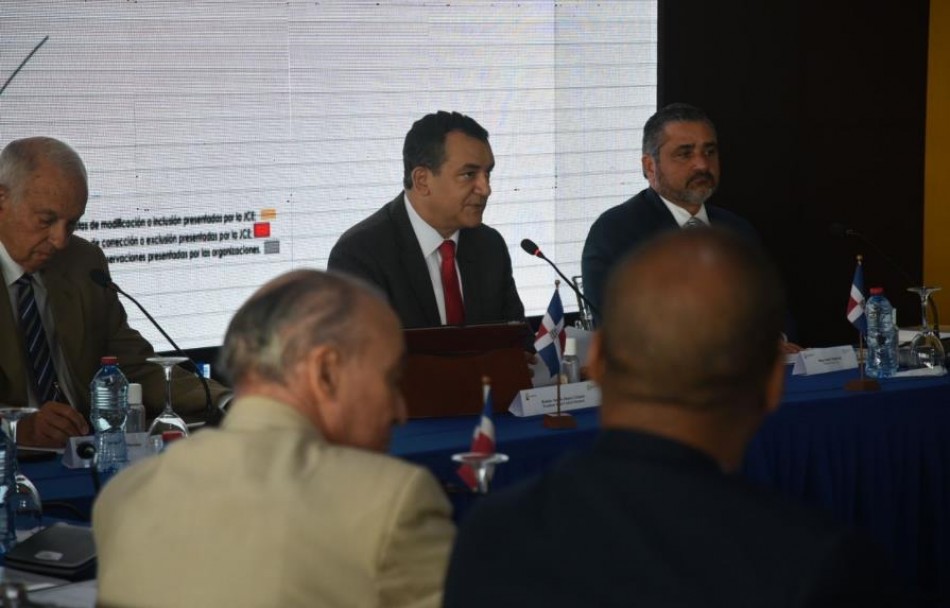 Partidos acusan al pleno de la JCE de tomar decisiones sin su consenso