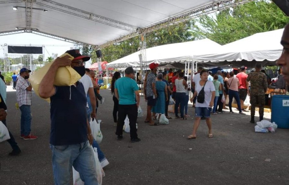 M&aacute;s de 10 mil personas visitaron feria agropecuaria "Inespre est&aacute; de madre" en Santiago