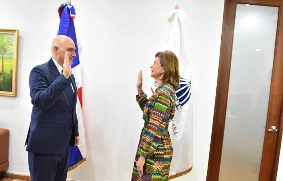 Juramentan a Pavel Isa como ministro de Economía