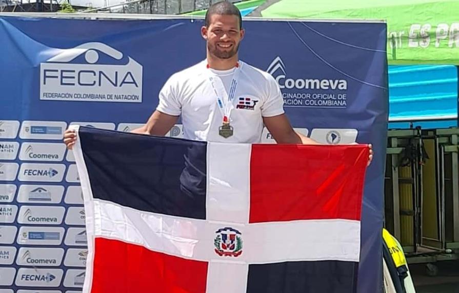 Dominicano G&oacute;mez consigue bronce en nataci&oacute;n en Colombia