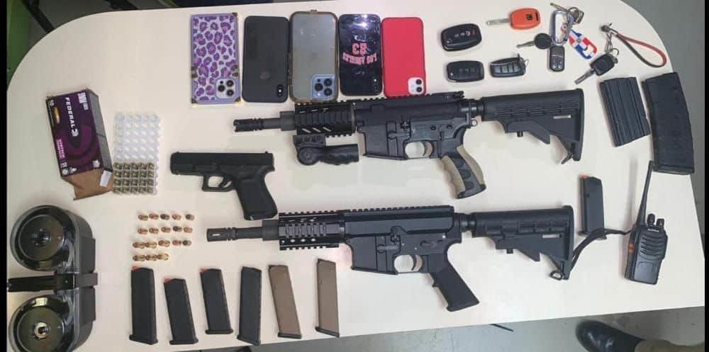 Incautan armas de fuego de alto calibre en allanamientos en Santiago