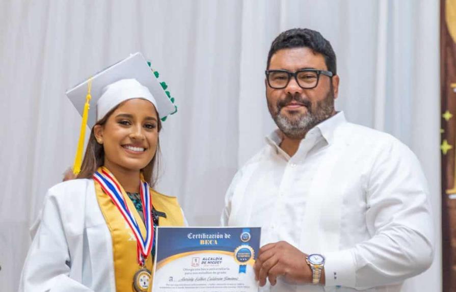 Joven falleci&oacute; tras caerle un poste del tendido el&eacute;ctrico en Hig&uuml;ey era una estudiante ejemplar