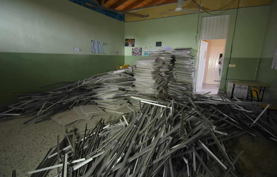 Deterioro de plantel impide inicio de clases en escuela de Santiago