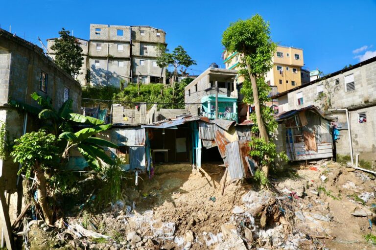 Suman seis las muertes en medio de inundaciones del viernes