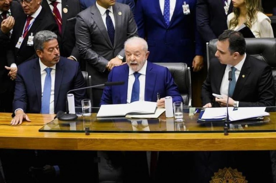 Tras juramentarse como nuevo presidente de Brasil, Lula revoc&oacute; m&aacute;s de 10 decretos firmados por Bolsonaro