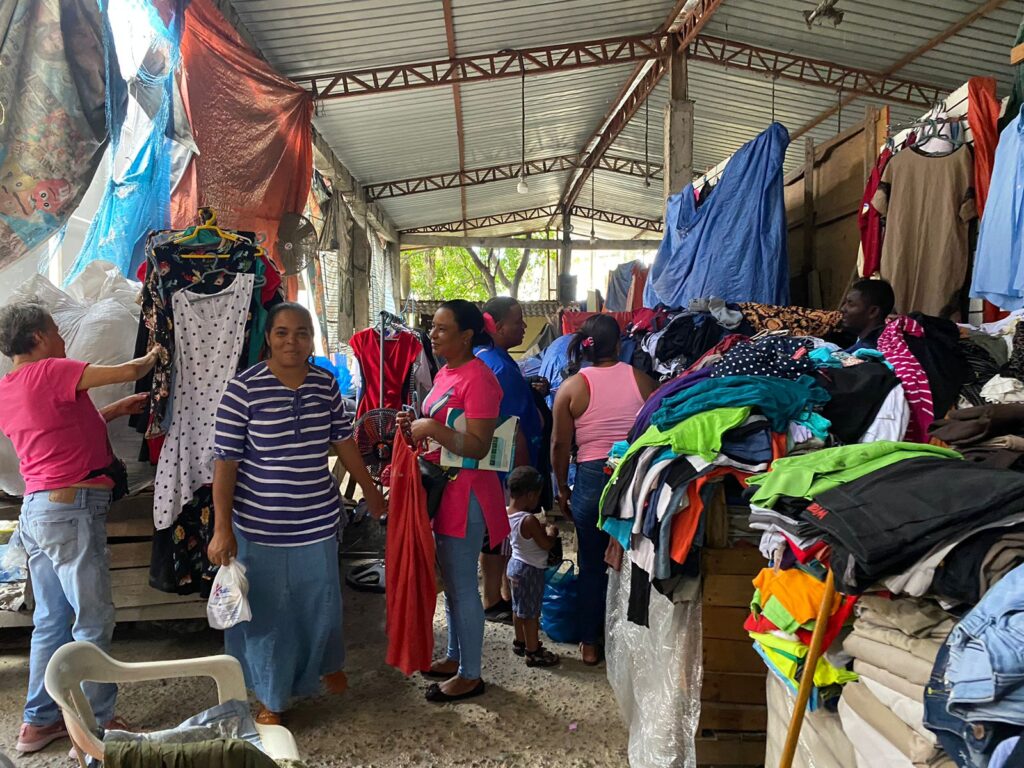 Comprar ropa de paca: una tradici&oacute;n popular que se mantiene y evoluciona