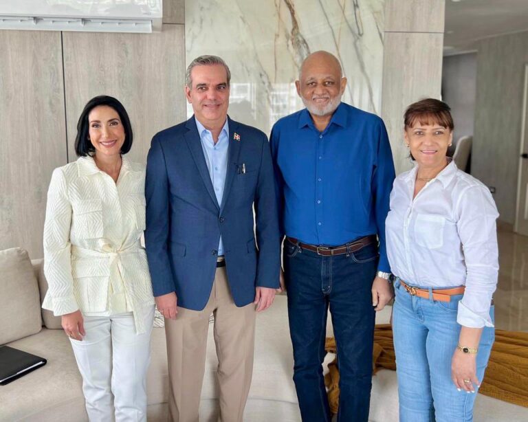 Abinader visita a Fulcar en su residencia antes de partir hacia Ecuador