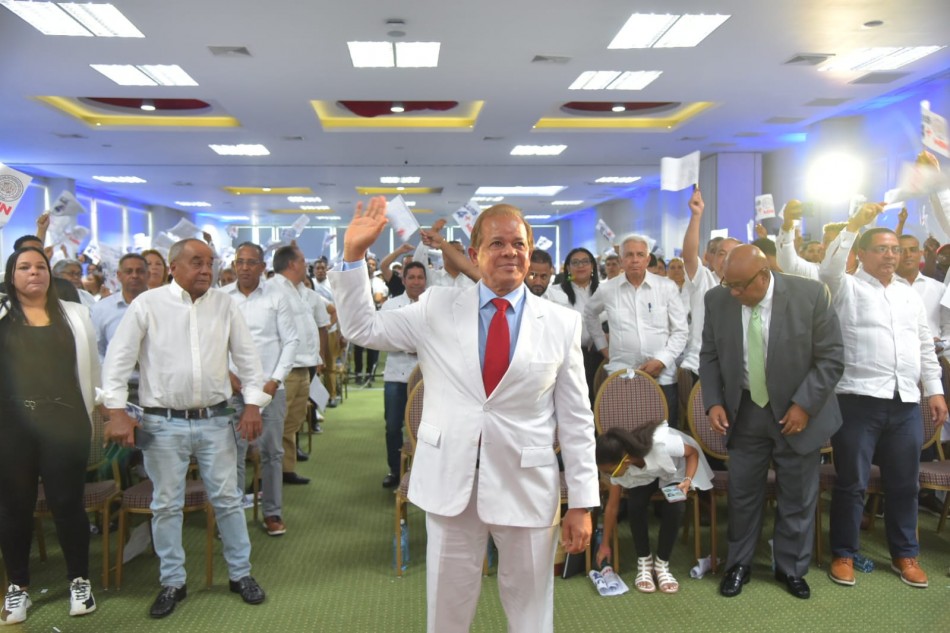El MIN juramenta a más de 1.600 personas en apoyo a la reelección del presidente Luis Abinader
