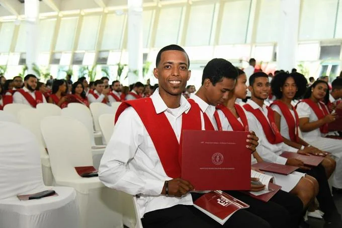 Anthony Francisco Liriano, el joven que pas&oacute; de ser delivery a matem&aacute;tico