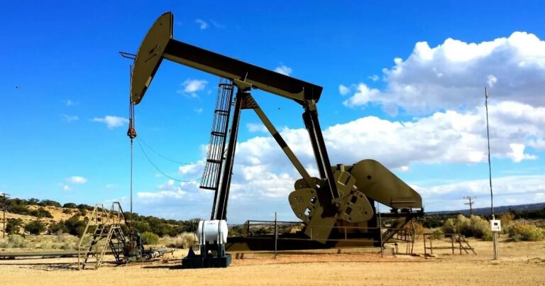 El petr&oacute;leo de Texas abre con una bajada del 2,81 %, hasta los 70,49 d&oacute;lares el barril