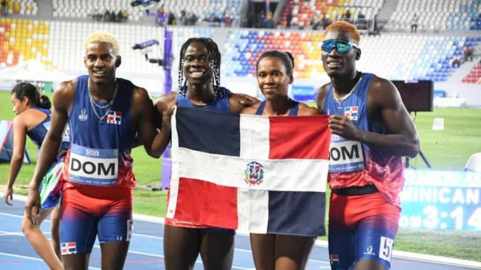 Rep&uacute;blica Dominicana gana medalla de oro en los relevos mixtos 4 x 400