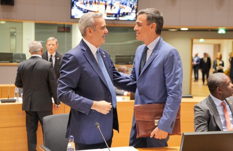 Abinader se re&uacute;ne con l&iacute;deres europeos y del Caribe en Bruselas